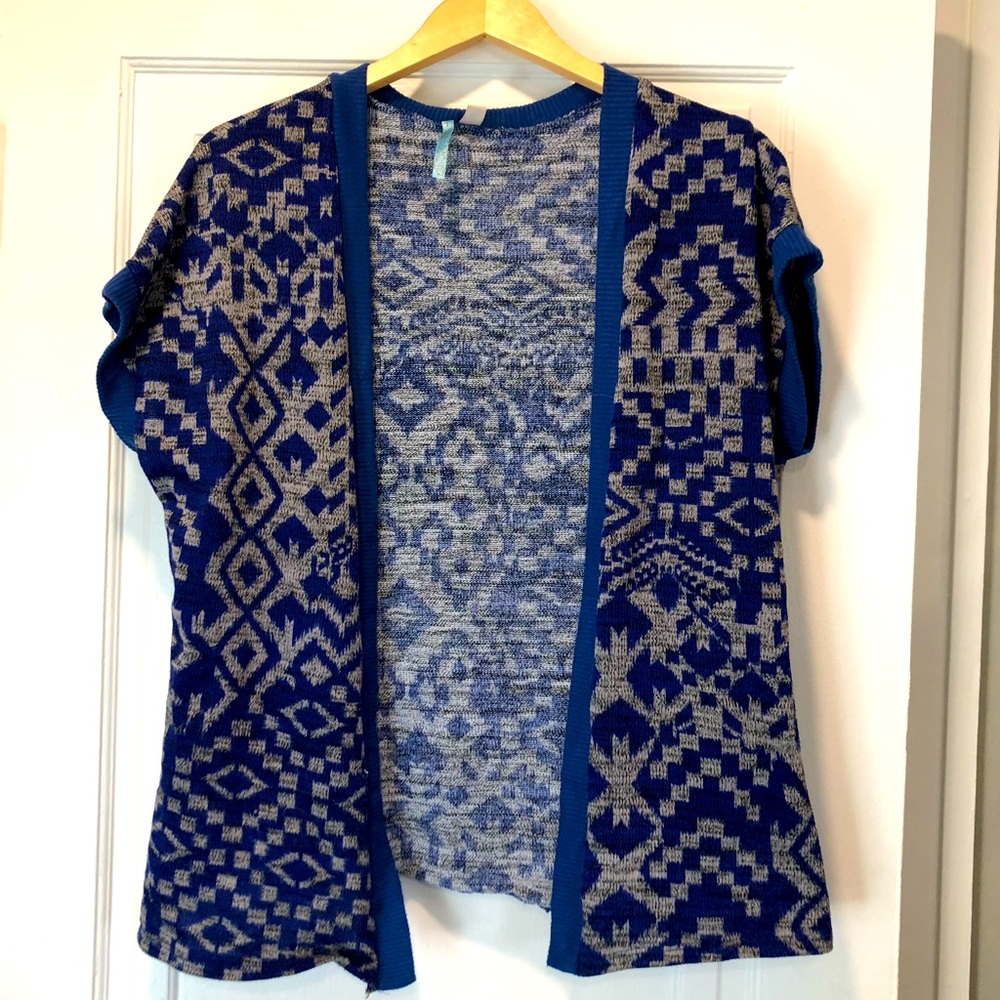 Short sleeve cardigan sweater. Blue/grey. Medium.